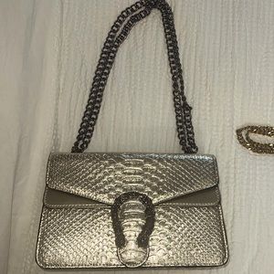 Beautiful silver handbag never been used